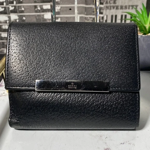 Authentic Gucci Black Textured Leather Wallet - Picture 14 of 14